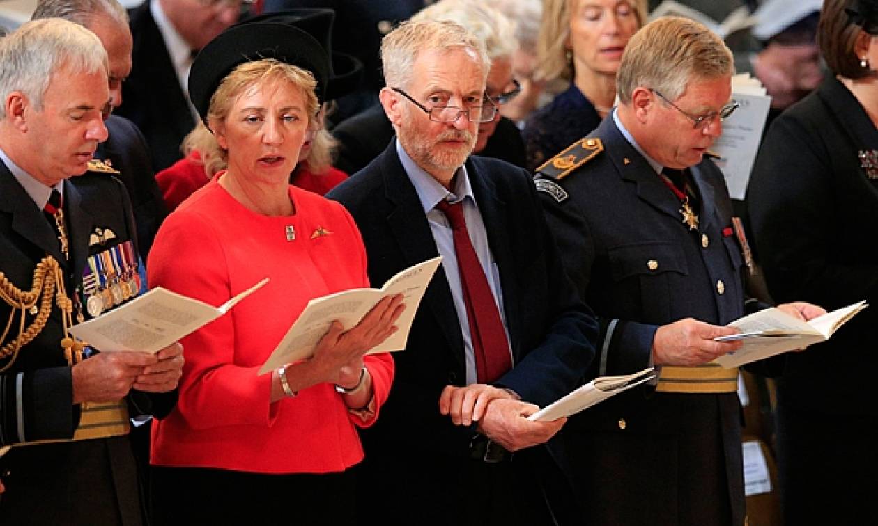 Βρετανία: Σάλος με το νέο ηγέτη των Εργατικών Τζέρεμι Κόρμπιν επειδή δεν τραγούδησε τον εθνικό ύμνο