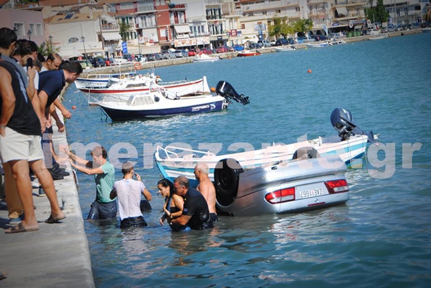 Ζάκυνθος: Όχημα ανατράπηκε και κατέληξε στη θάλασσα (photos)