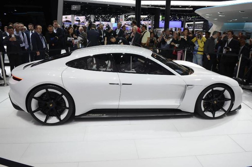 Porsche: Ηλεκτροκίνητο τετραθέσιο sport sedan (photos)
