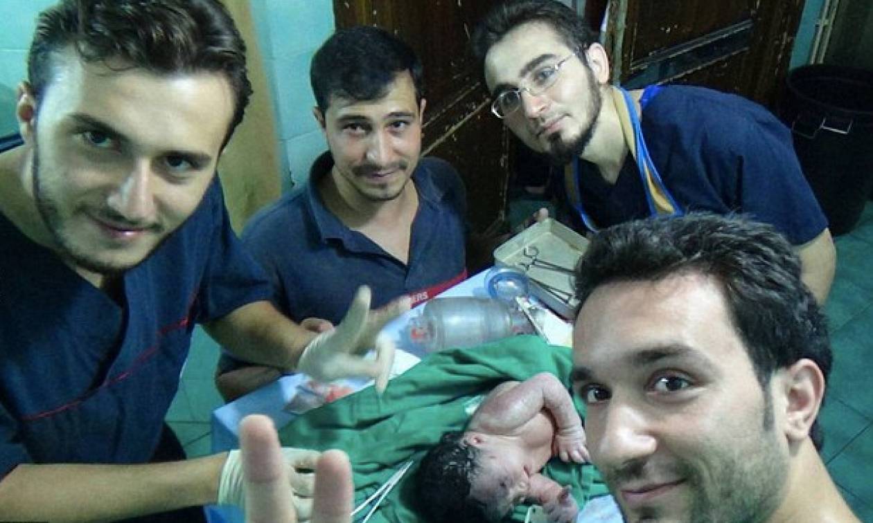 Συρία: Μωρό γεννήθηκε χτυπημένο από θραύσμα οβίδας στο Αλέπο (video)