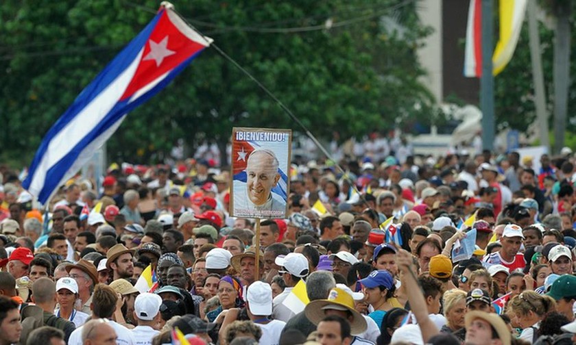 Κούβα: Κοσμοπλημμύρα για τον Πάπα - Εκατοντάδες χιλιάδες στη λειτουργία (photos & videos)   
