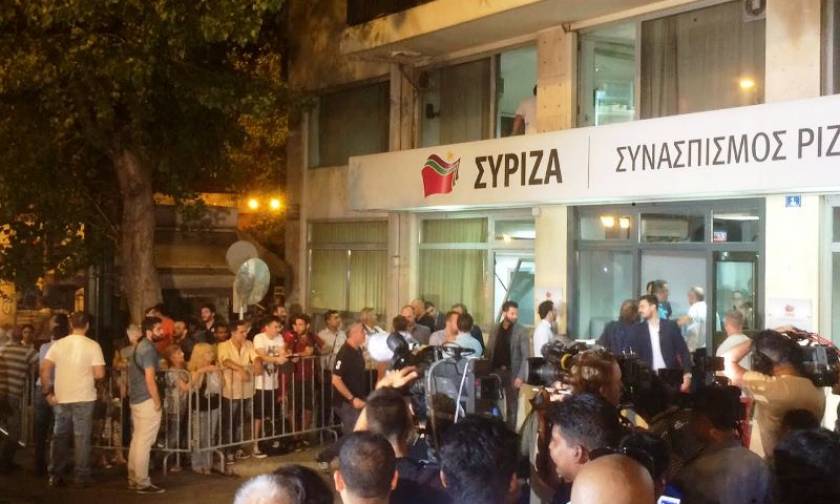 Εκλογές 2015: Η άφιξη του Αλέξη Τσίπρα στα γραφεία του ΣΥΡΙΖΑ (pics&vids)