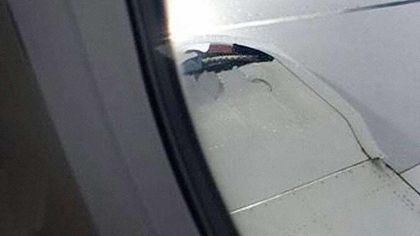 Παραλίγο τραγωδία – Άνοιξε τρύπα στο αεροπλάνο σε πτήση από το Ντίσελντορφ προς την Κω (pics)