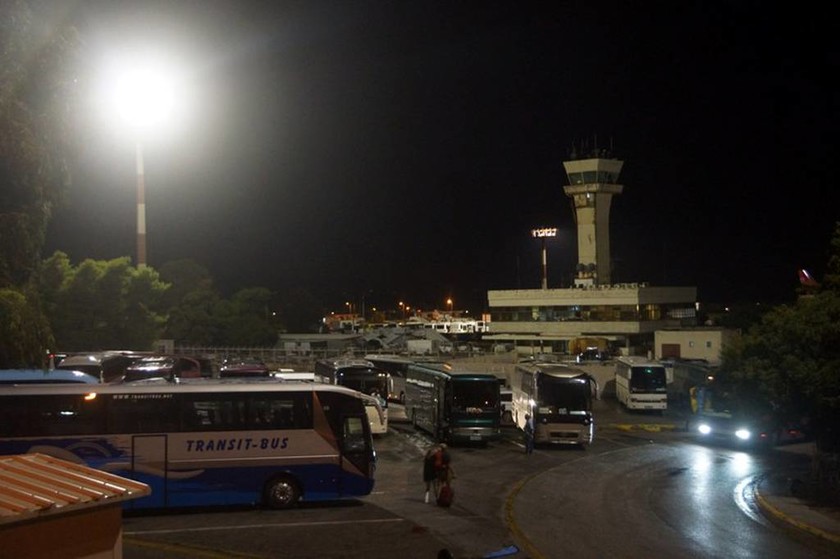 Λειτουργεί και πάλι το αεροδρόμιο της Ρόδου μετά το πέρασμα της κακοκαιρίας (photos)