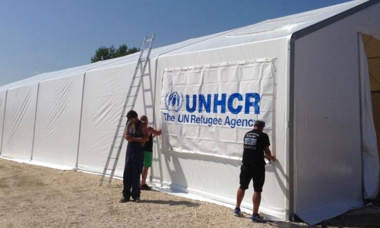 Ειδομένη: Στήνονται σκηνές για πρόσφυγες και μετανάστες