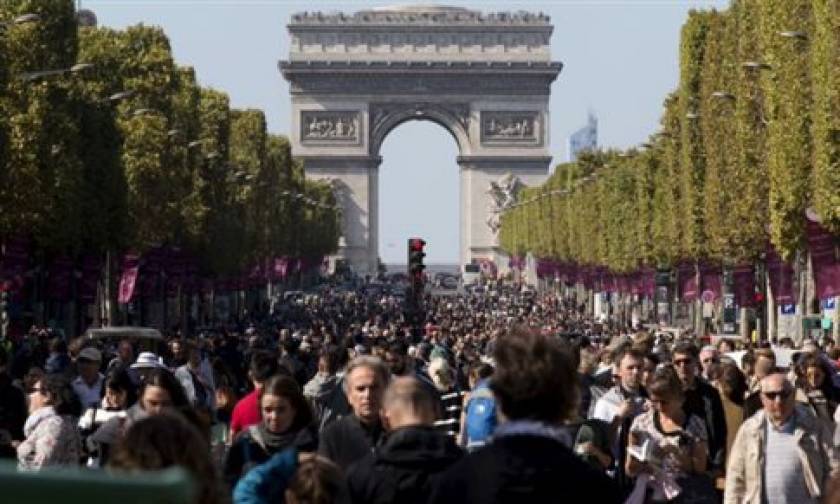 Πεζοί και ποδηλάτες «κατέλαβαν» το Παρίσι