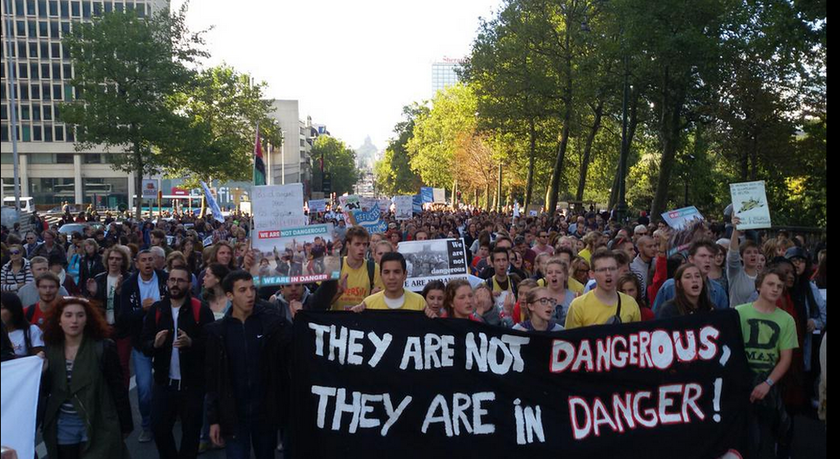 Βρυξέλλες: Χιλιάδες διαδήλωσαν υπέρ της υποδοχής μεταναστών (photos)