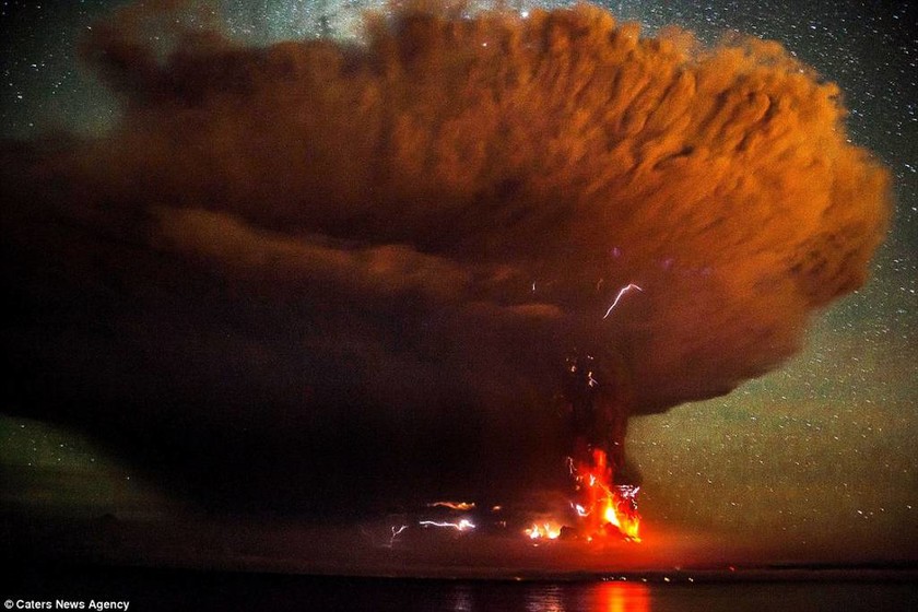 Η τρομακτική στιγμή που το ηφαίστειο της Χιλής «ξυπνά» και πάλι (photos)