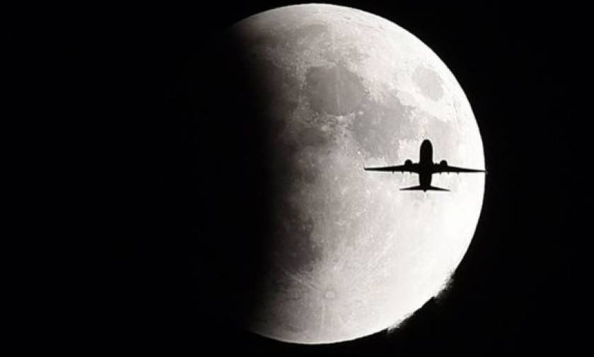 «Ματωμένο φεγγάρι»: Η έκλειψη της υπερπανσελήνου σε όλο τον κόσμο (photos)