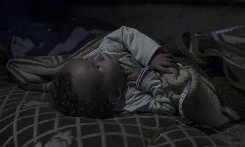 Οι τραγικοί ήρωες του πολέμου: Οι ανήλικοι πρόσφυγες μέσα από συγκλονιστικά καρέ (photos)