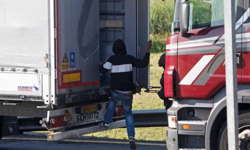 Γαλλία: Προσφυγόπουλα εντοπίστηκαν σε φορτηγό
