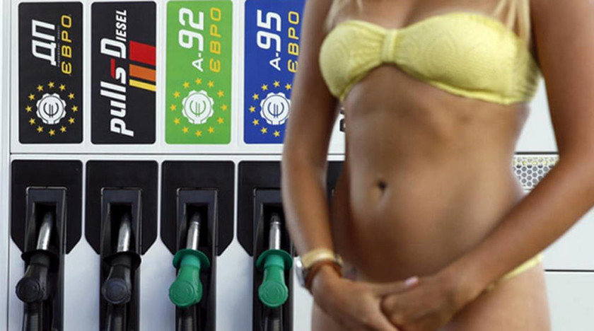 Κίεβο: Δωρεάν βενζίνη για γυναίκες μόνο με… μπικίνι (video+photos)