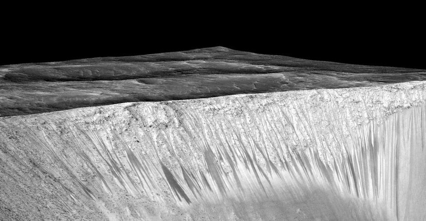 H Google γιορτάζει την ανακάλυψη του τρεχούμενου νερού στον Άρη με ένα Doodle (pics+gif+video)