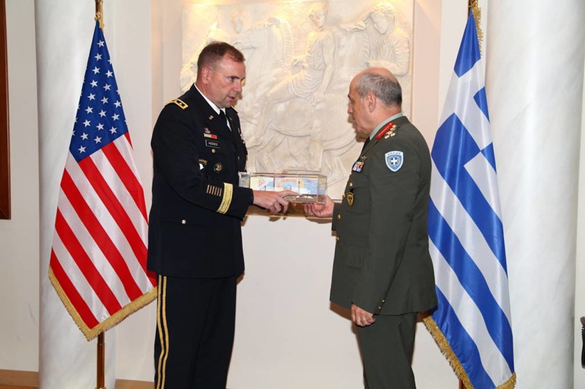 Ο Α/ΓΕΣ με τον Διοικητή των Στρατιωτικών Δυνάμεων των ΗΠΑ στην Ευρώπη (pics)