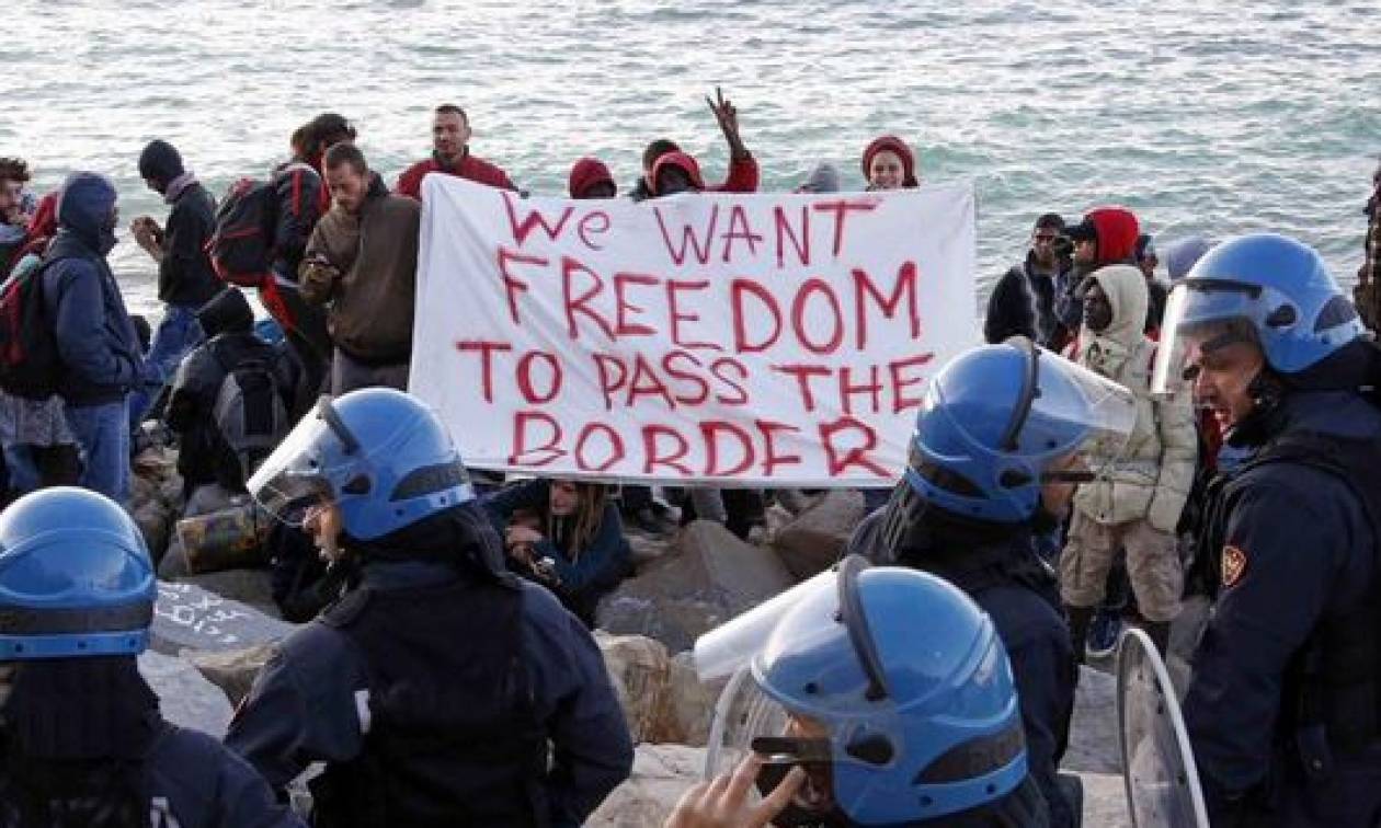 Ιταλία: Ένταση με πρόσφυγες και ακτιβιστές - «Θέλουμε ελευθερία να περάσουμε τα σύνορα» (pics)