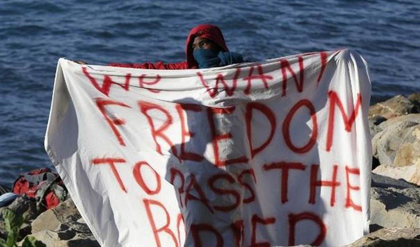 Ιταλία: Ένταση με πρόσφυγες και ακτιβιστές - «Θέλουμε ελευθερία να περάσουμε τα σύνορα» (pics)