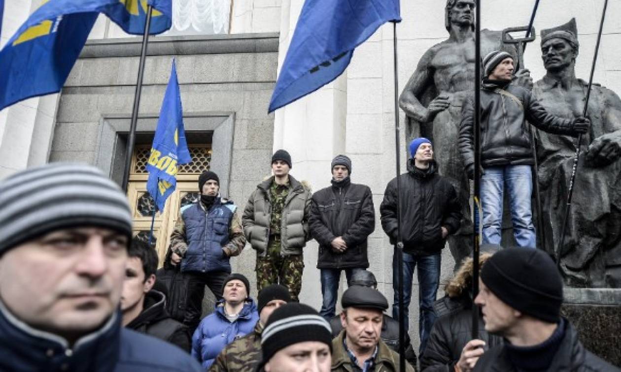 Ουκρανία: Ακροδεξιοί προπηλάκισαν τη Βαλαβάνη και τον Ήσυχο στην Οδησσό!