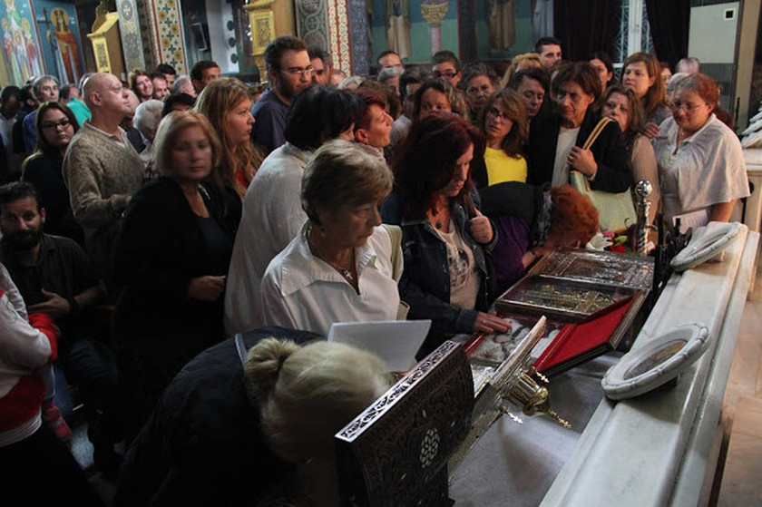 Παρατείνεται το προσκύνημα των Ιερών Λειψάνων στο Βύρωνα (pics)