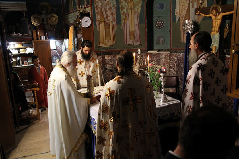 Παρατείνεται το προσκύνημα των Ιερών Λειψάνων στο Βύρωνα (pics)