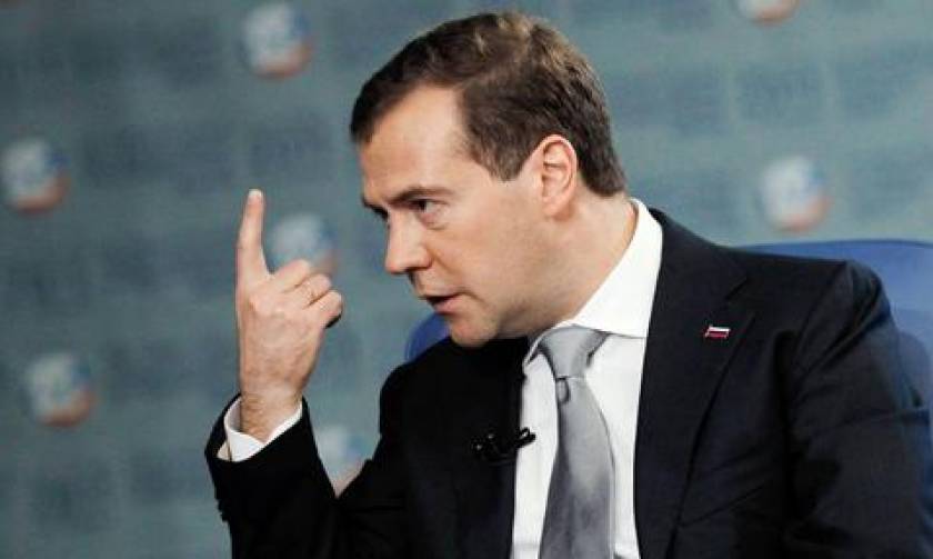 Ο Ρώσος πρωθυπουργός καλεί για την εξεύρεση λύσης στη βιωσιμότητα του ελληνικού χρέους