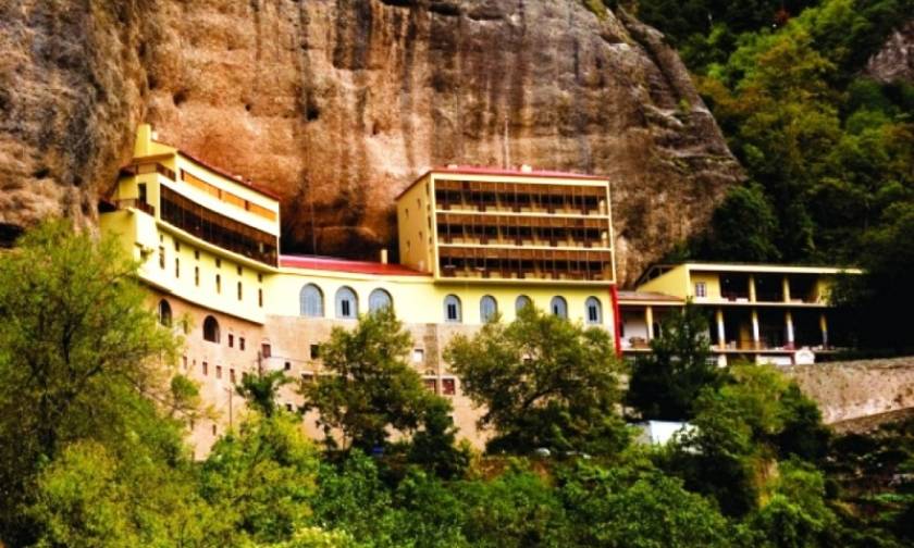 Καλάβρυτα: Ρουμάνοι έκλεψαν ιερό λειψάνου από τη μονή Μεγάλου Σπηλαίου