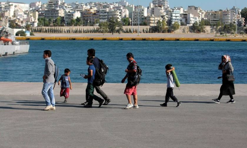 Τουλάχιστον 5.000 μετανάστες από τη Μυτιλήνη έφθασαν στον Πειραιά