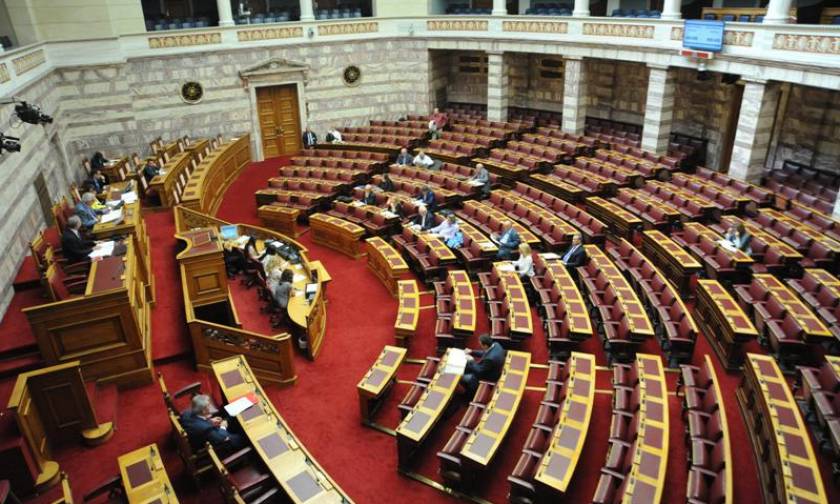 Προγραμματικές δηλώσεις: Η μάχη των πολιτικών αρχηγών στη Βουλή