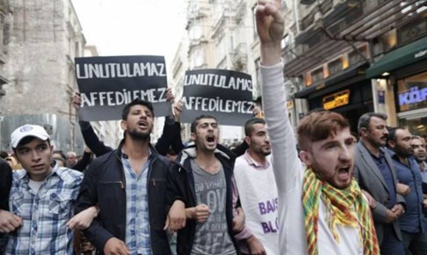 Χάος στην Τουρκία: Στους δρόμους χιλιάδες διαδηλωτές μετά τη φονική επίθεση (video)