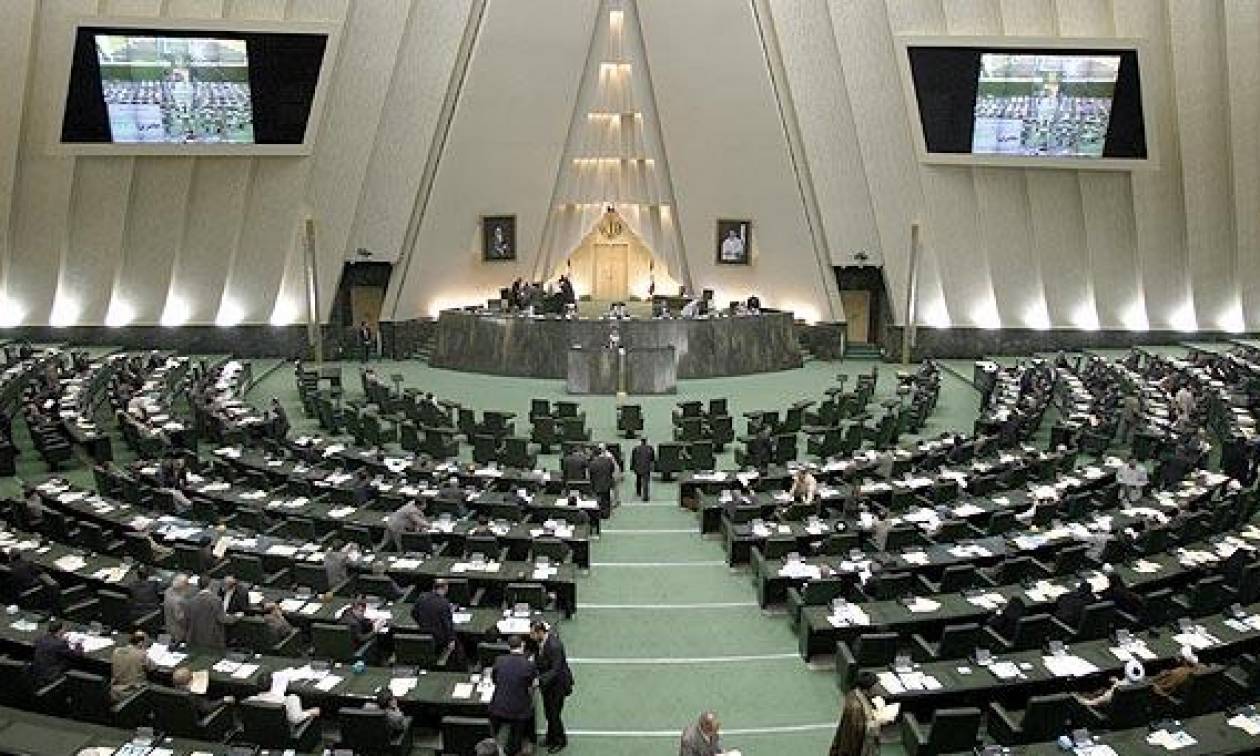 Ιράν: Εγκρίθηκε από το κοινοβούλιο η συμφωνία για το πυρηνικό πρόγραμμα
