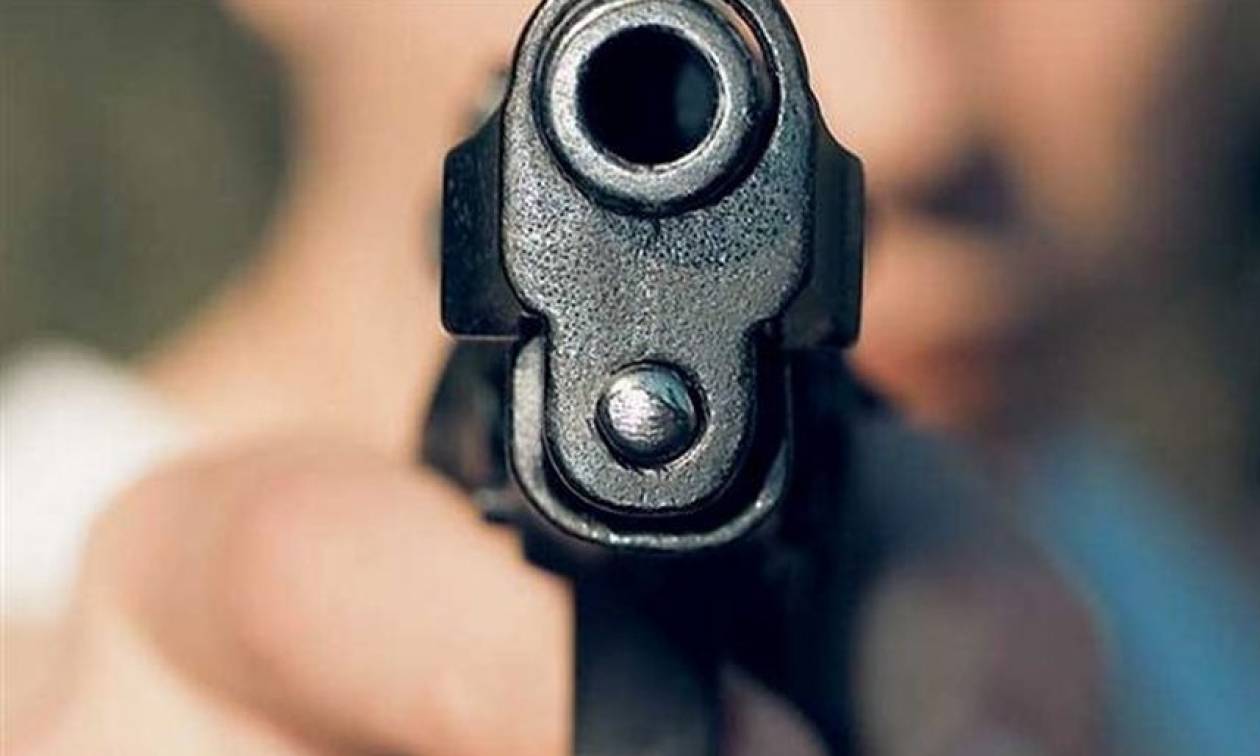 Εφιάλτης για έναν 31χρονο – Του έβαλαν το πιστόλι στον κρόταφο μέρα-μεσημέρι
