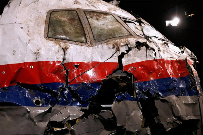 Οι επιβάτες της πτήσης MH17 είδαν το θάνατό τους - Ταυτοποιήθηκαν ύποπτοι για την κατάρριψη (videos)