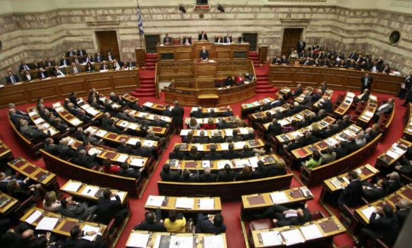 Βουλή: Αντιπαράθεση εισηγητών ΣΥΡΙΖΑ–ΝΔ επί του νομοσχεδίου με τα προαπαιτούμενα