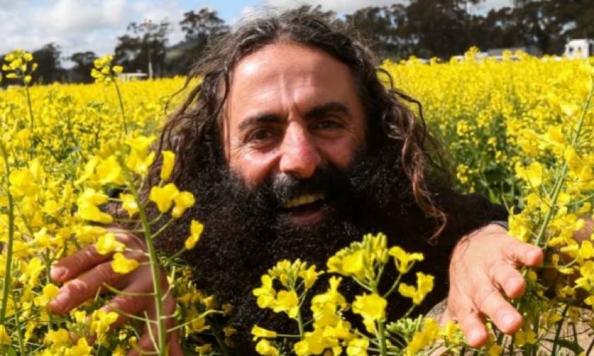 Ο Γεωργιάδης κάνει μόδα στην Αυστραλία... την κηπουρική!