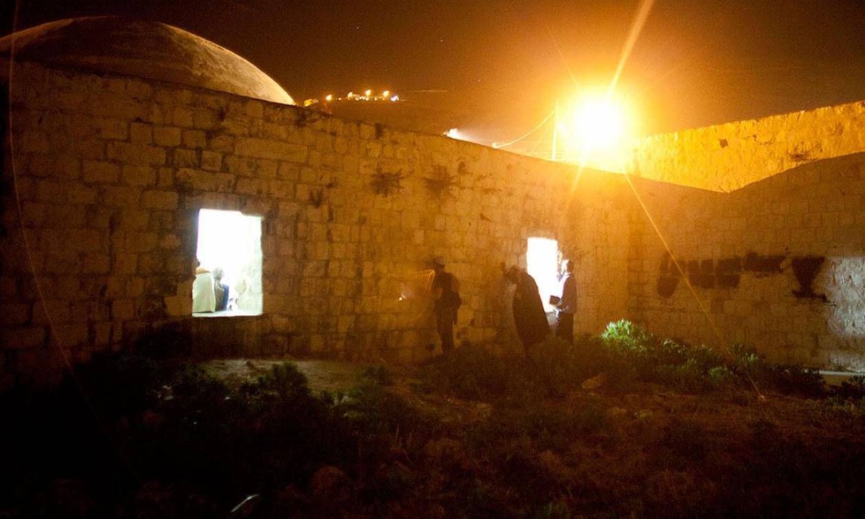 Παλαιστίνιοι βάζουν φωτιά σε ιερό τόπο για τους Εβραίους στη Δυτική Όχθη (photo)
