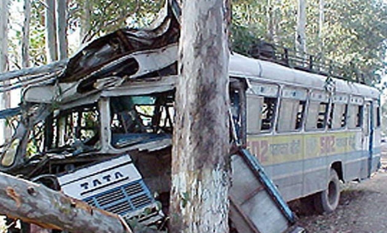 Σύγκρουση λεωφορείων με 15 νεκρούς στην Ινδία