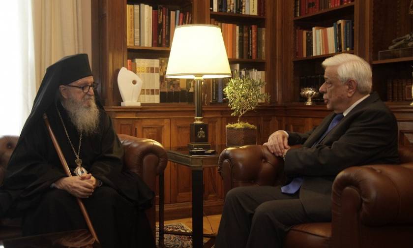 Παυλόπουλος προς Αρχιεπίσκοπο Δημήτριο: Η ομογένεια στάθηκε στο πλευρό μας