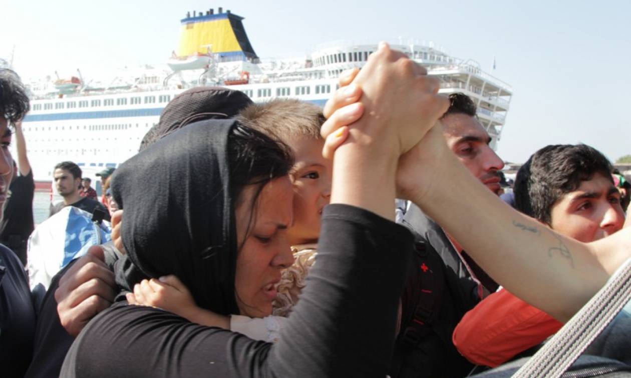 Ξεπέρασαν τους 2.000 οι πρόσφυγες που έφτασαν σήμερα Πέμπτη στον Πειραιά