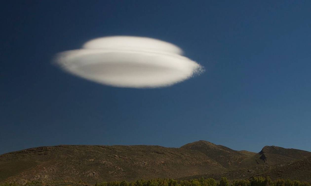UFO εμφανίστηκαν στον ουρανό της Ρωσίας - Ή μήπως όχι; Για κοιτάξτε καλύτερα... (Photos)