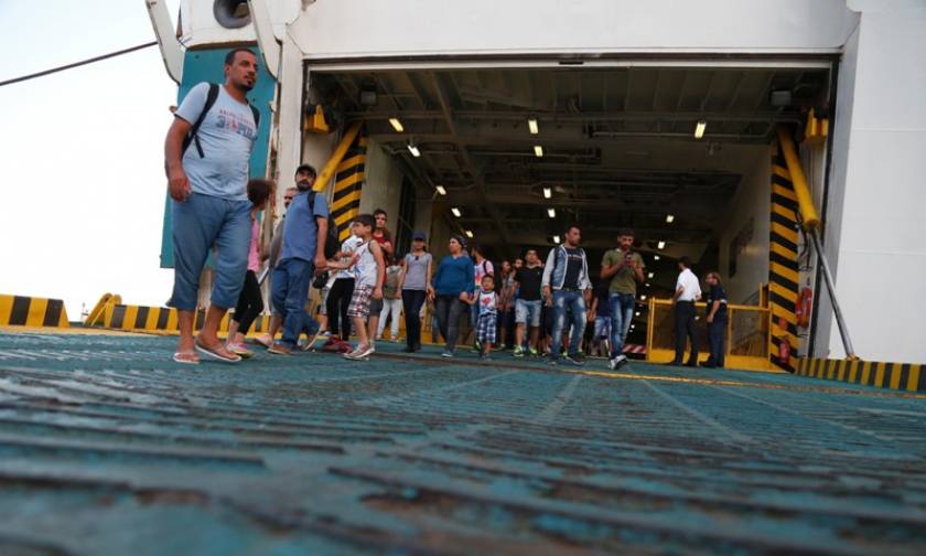 Περισσότεροι από 2.500 μετανάστες έφτασαν το πρωί στον Πειραιά