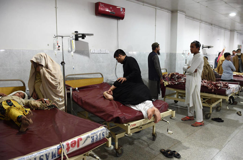 Σεισμός Αφγανιστάν: Ξεπέρασαν τους 100 οι νεκροί από τα φονικά 7,5 Ρίχτερ (videos+photos)