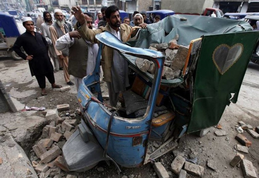 Πακιστάν - Αφγανιστάν: Συνεχίζονται οι έρευνες για τον εντοπισμό επιζώντων (pics)
