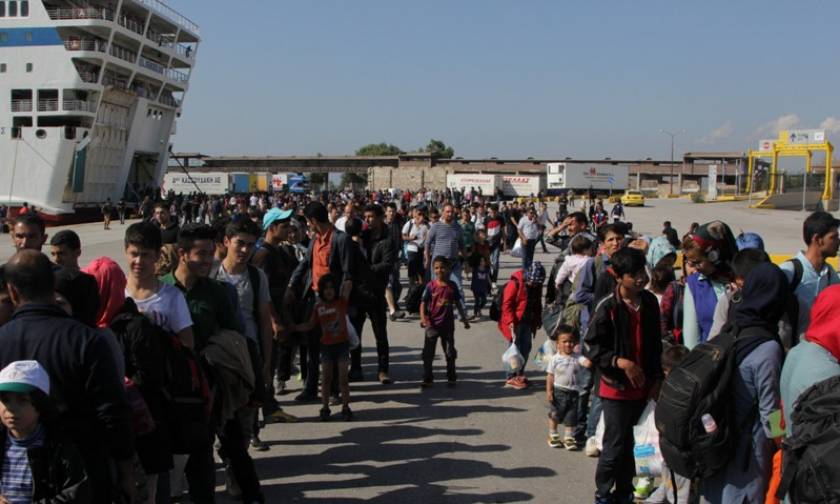 Πειραιάς: Κατέπλευσε στο λιμάνι το «Blue Star 1» με 1.554 πρόσφυγες