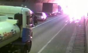 Ν. Κορέα: Τρομακτικό ατύχημα με έκρηξη φορτηγού μέσα σε τούνελ (video)