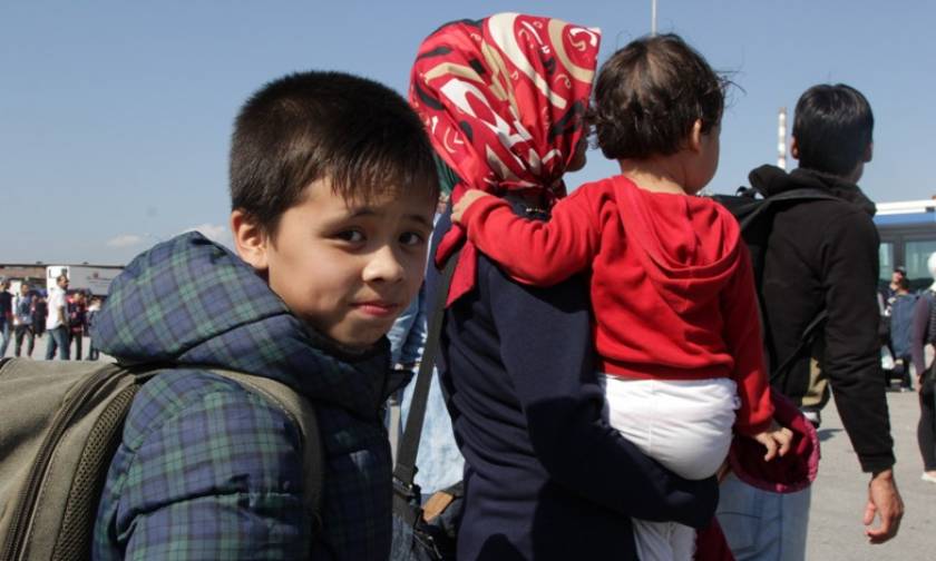 Πάνω από 3.000 πρόσφυγες έφτασαν σήμερα στον Πειραιά
