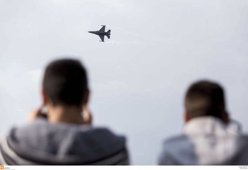Ρίγη συγκίνησης: Το συγκλονιστικό μήνυμα πιλότου μέσα από το F- 16 στους Έλληνες! (vids)