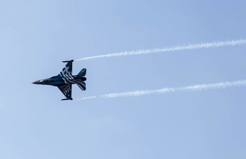 Ο πιλότος του F-16 που έκανε «μαγικά» στην παρέλαση της Θεσσαλονίκης (pics-vid)