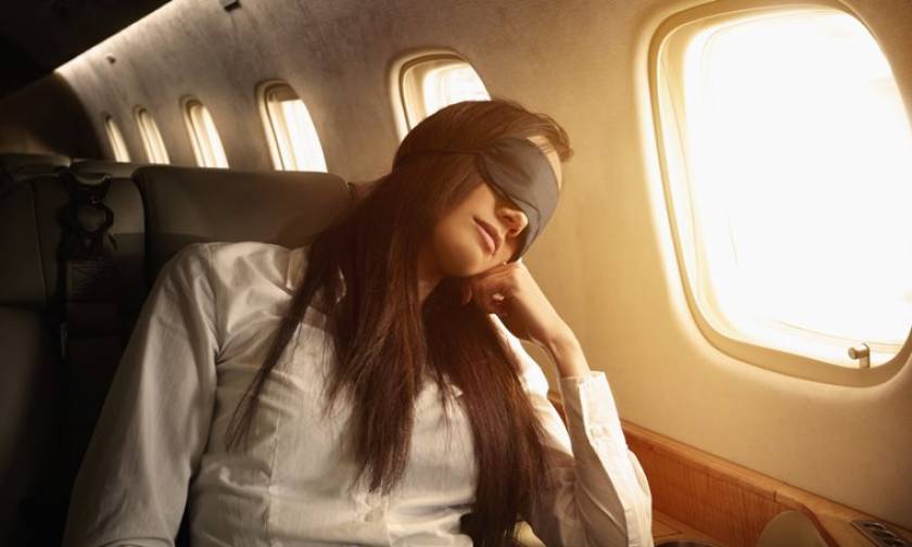 Σοκ: Άλειψε με λοσιόν και κακοποίησε σεξουαλικά κοιμισμένη γυναίκα εν ώρα πτήσης (pics)