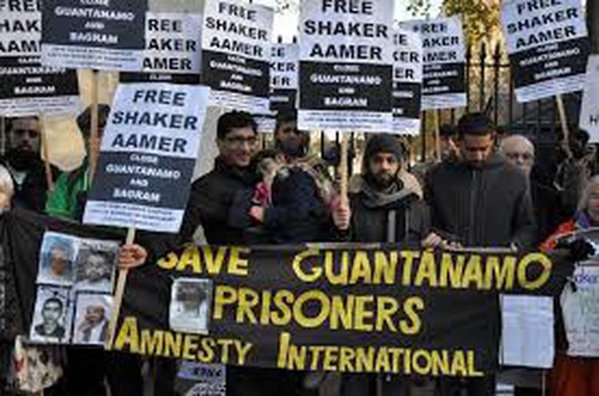 Ο κρατούμενος «239» εγκαταλείπει το Γκουαντάναμο έπειτα από 13 χρόνια (pics)
