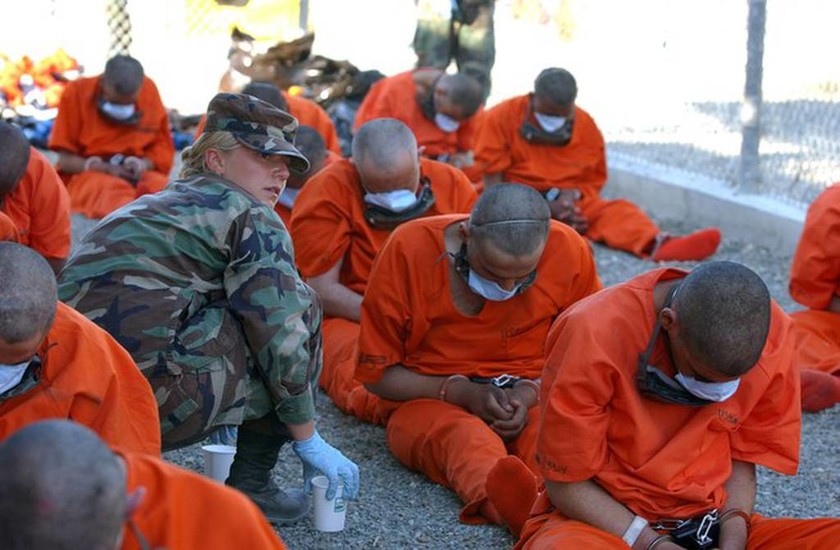 Ο κρατούμενος «239» εγκαταλείπει το Γκουαντάναμο έπειτα από 13 χρόνια (pics)