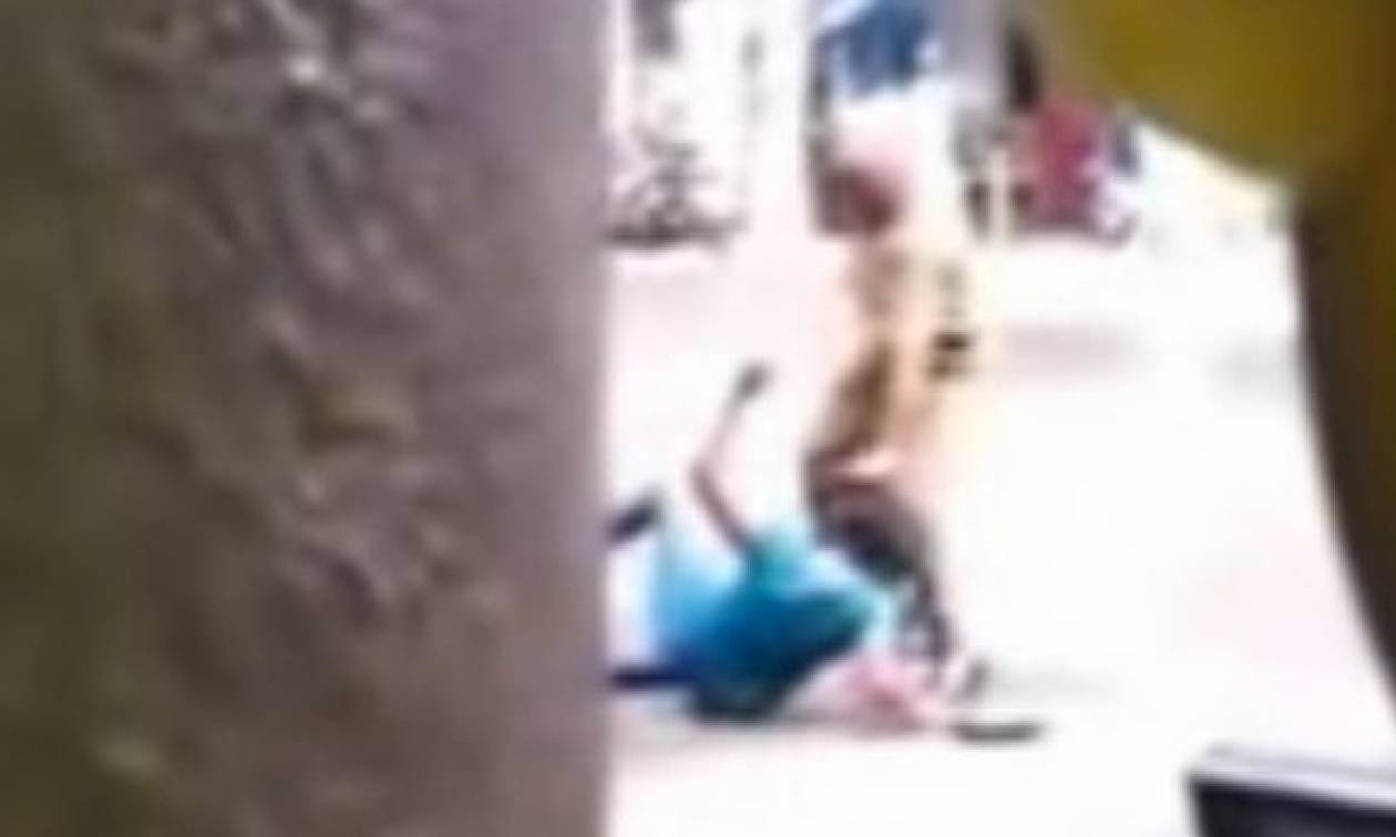 Βίντεο σοκ: Αστυνομικός ξυλοκοπεί εκδιδόμενη επειδή αρνήθηκε να τον ικανοποιήσει